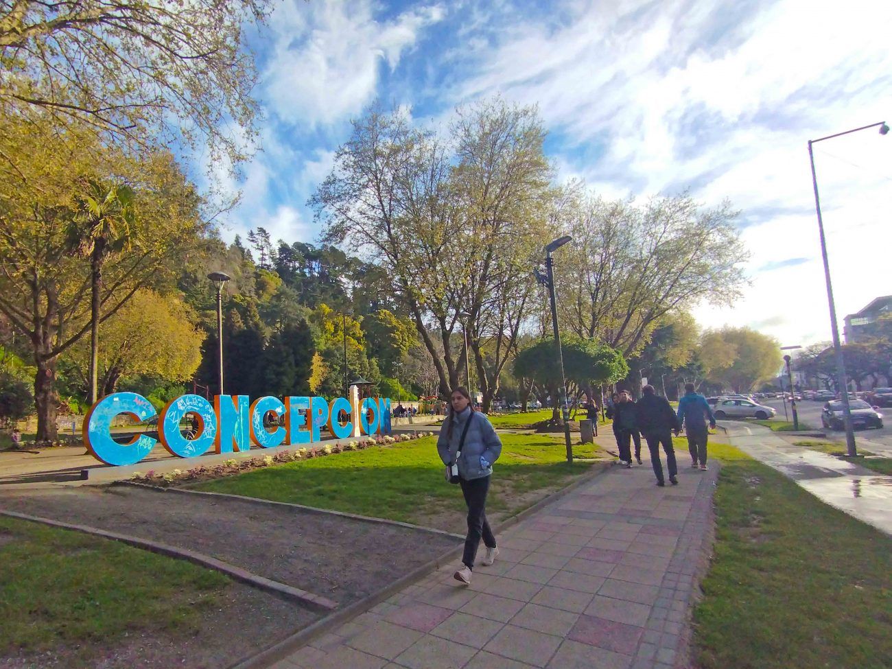 Parque Ecuador a lo largo de la calle Víctor Lamas