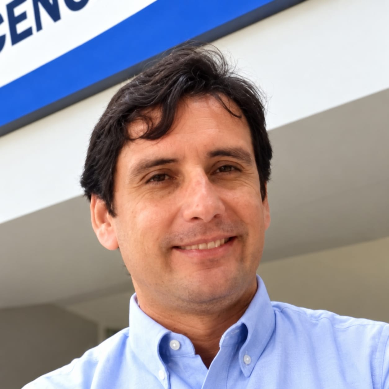 Dr. Raúl Bustos González